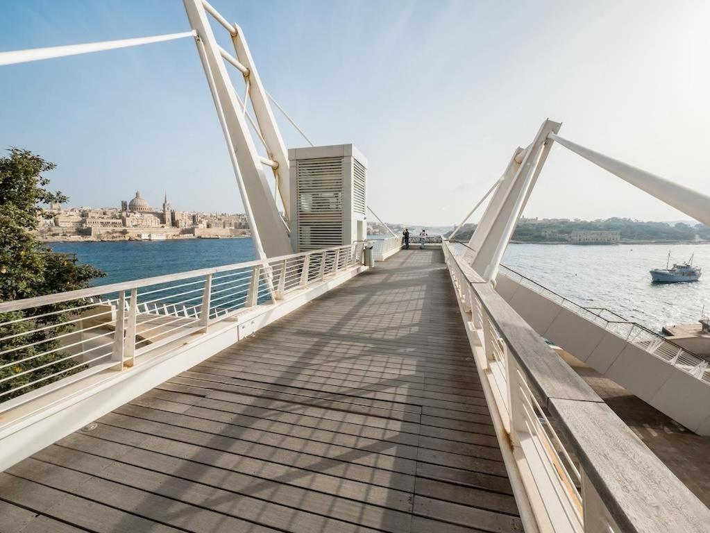Perfect Location, Modern 2Br Apartment スリーマ エクステリア 写真